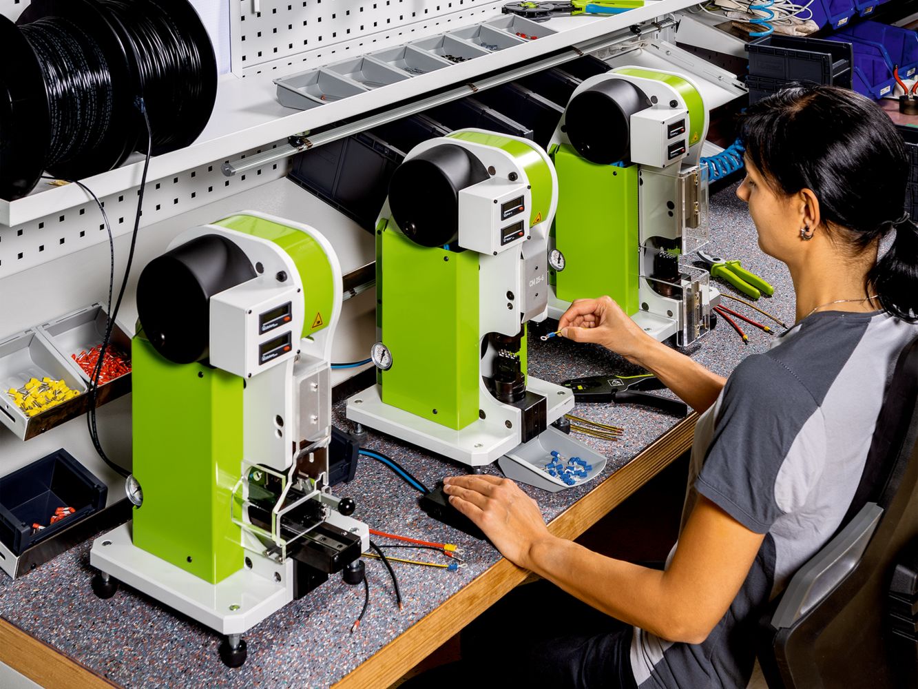 Crimping machine CM 25-6 with < 6 mm stroke thumbnail 3