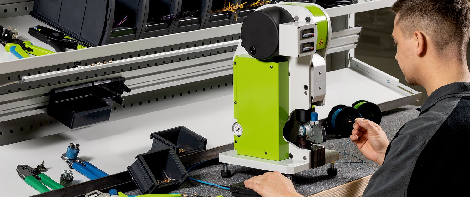 Crimping Unit 8.73-6 with Digital Display for Aviation Turned Contacts according to Standard AS22520/2-01 thumbnail 3