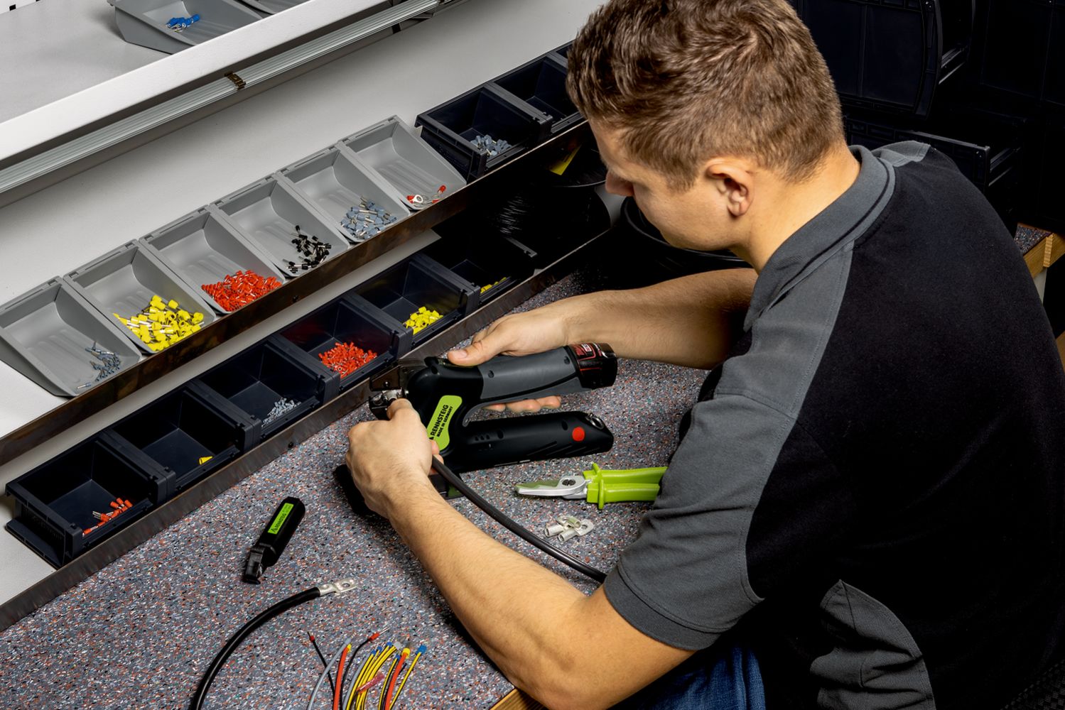 Battery powered crimping tool E-PEW 12 thumbnail 8